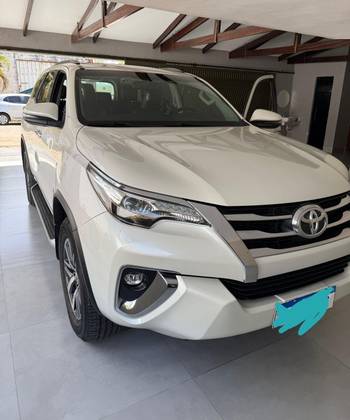 TOYOTA HILUX SW4 2.8 SRX 4X4 7 LUGARES 16V TURBO INTERCOOLER DIESEL 4P AUTOMÁTICO TOYOTA HILUX SW4 2.8 SRX 4X4 7 LUGARES 16V TURBO INTERCOOLER DIESEL 4P AUTOMÁTICO